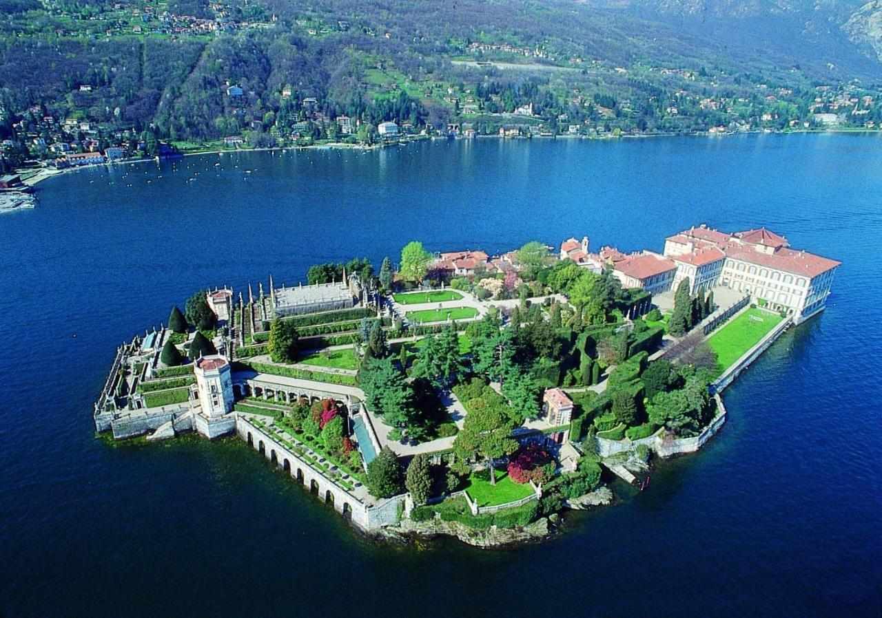 Casabella-Lago Maggiore Lesa Buitenkant foto