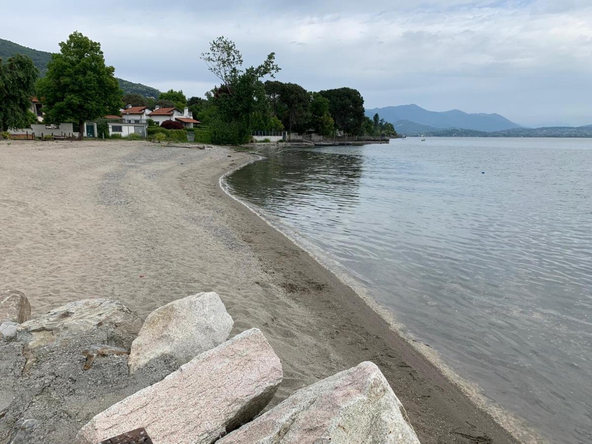 Casabella-Lago Maggiore Lesa Buitenkant foto