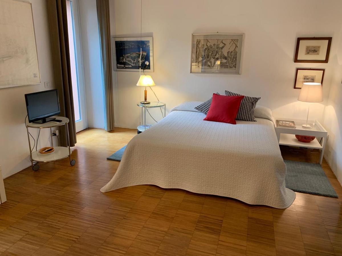 Casabella-Lago Maggiore Lesa Buitenkant foto
