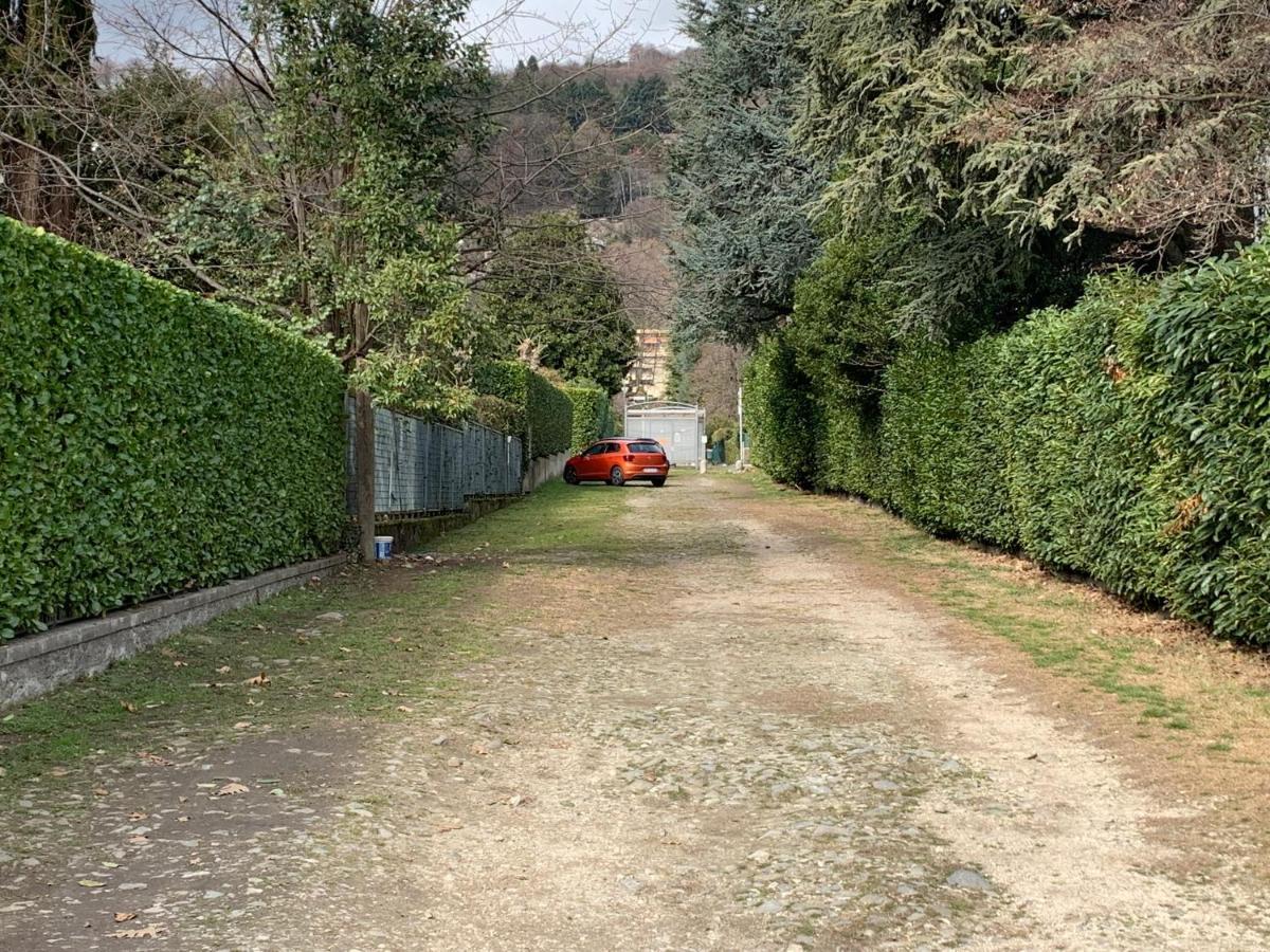 Casabella-Lago Maggiore Lesa Buitenkant foto