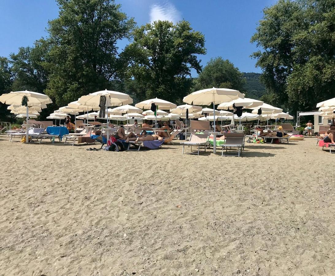 Casabella-Lago Maggiore Lesa Buitenkant foto