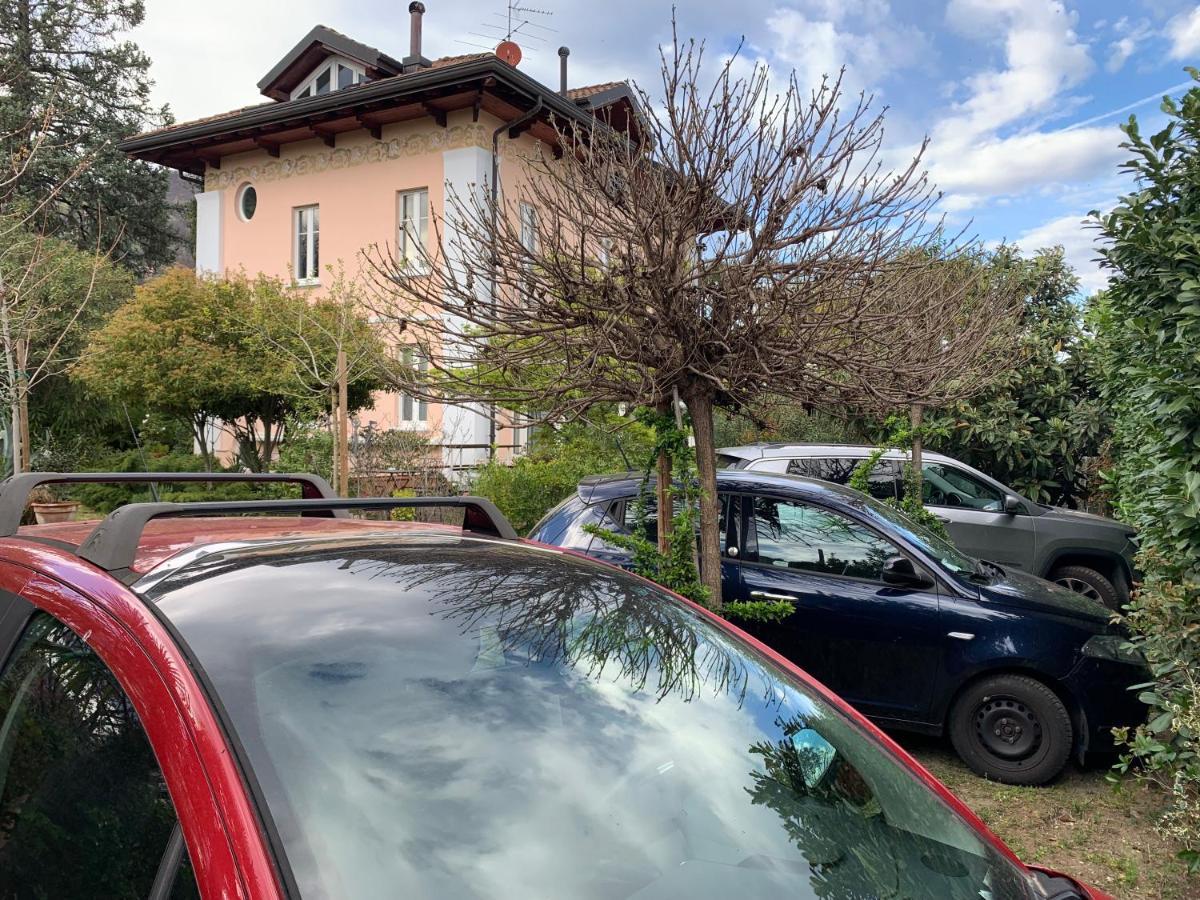 Casabella-Lago Maggiore Lesa Buitenkant foto